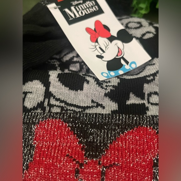 NWT Minnie Mouse Beanie & Glove Set - Picture 3 of 9